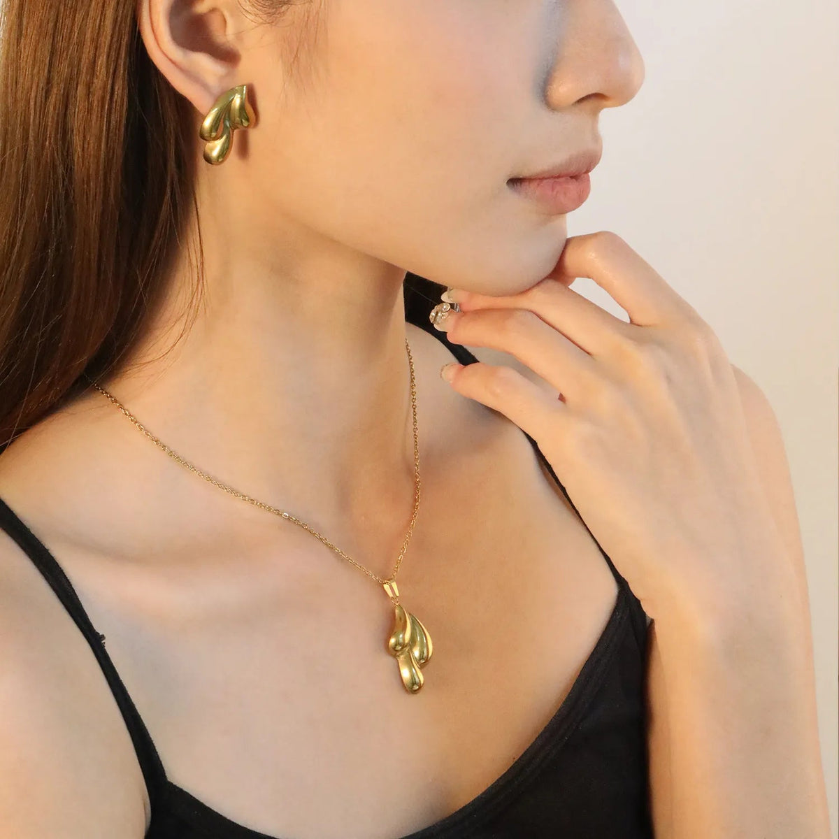 Teardrop Necklace & Earrings Set — on model